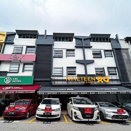 Cel Hotel Skudai Bagian luar foto