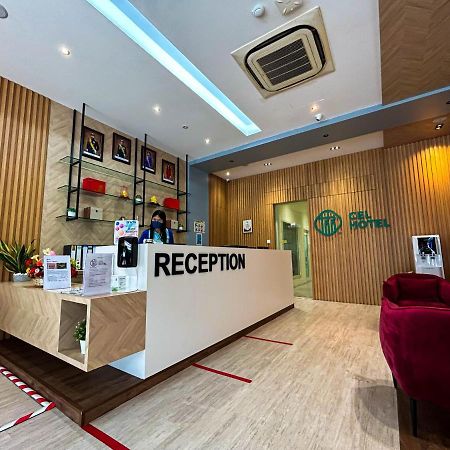Cel Hotel Skudai Bagian luar foto