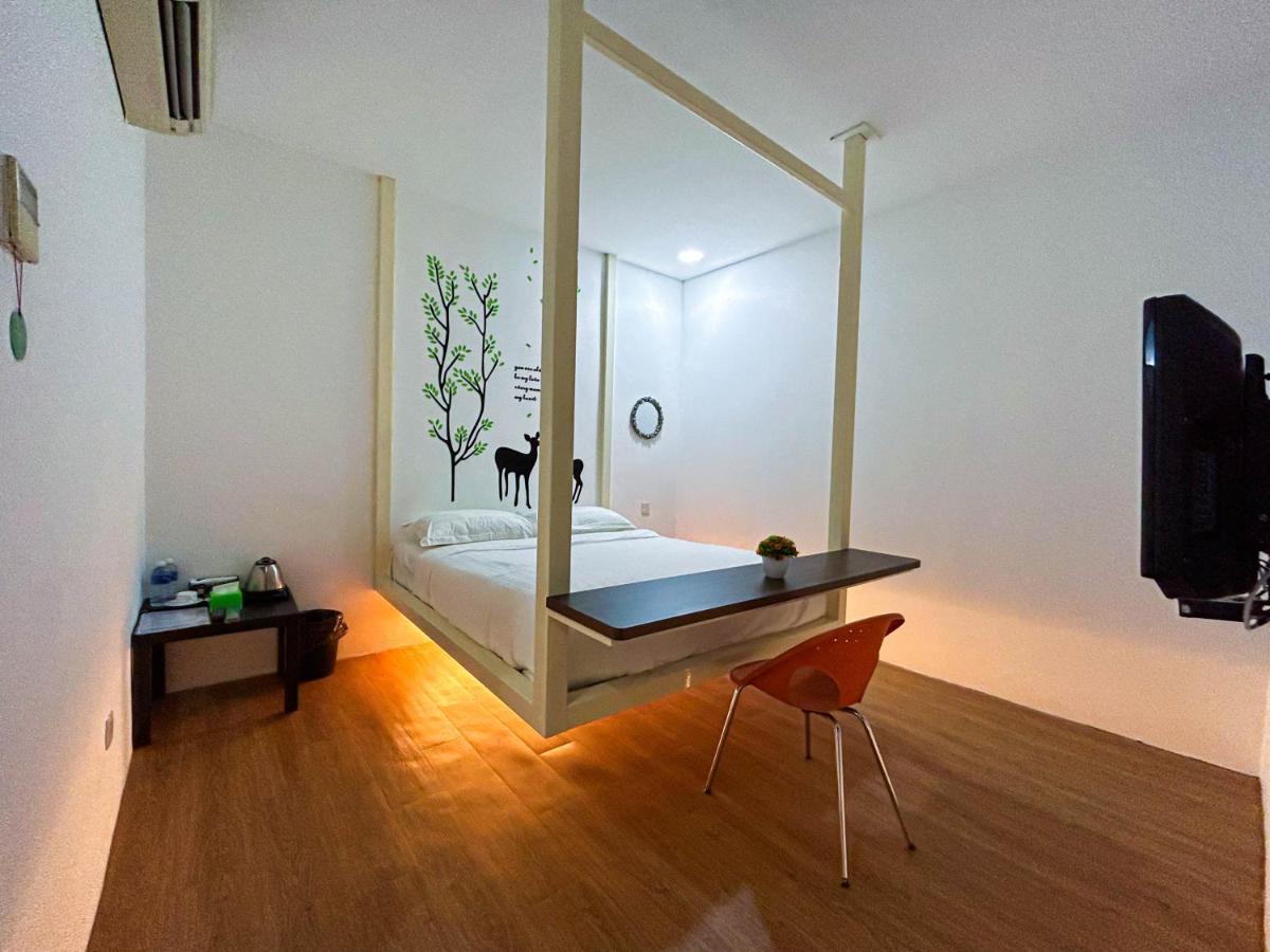 Cel Hotel Skudai Bagian luar foto