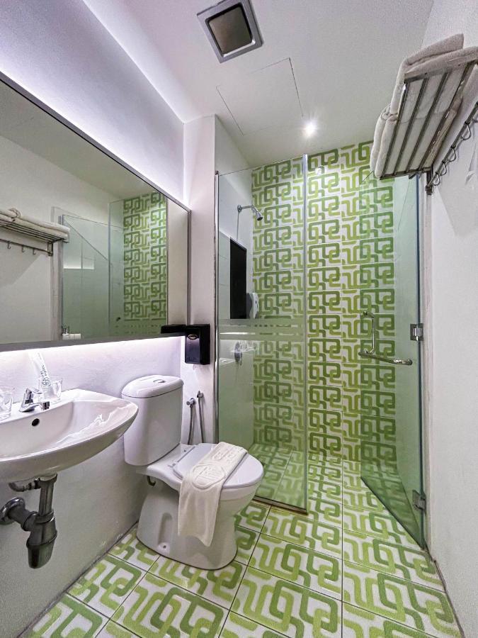 Cel Hotel Skudai Bagian luar foto