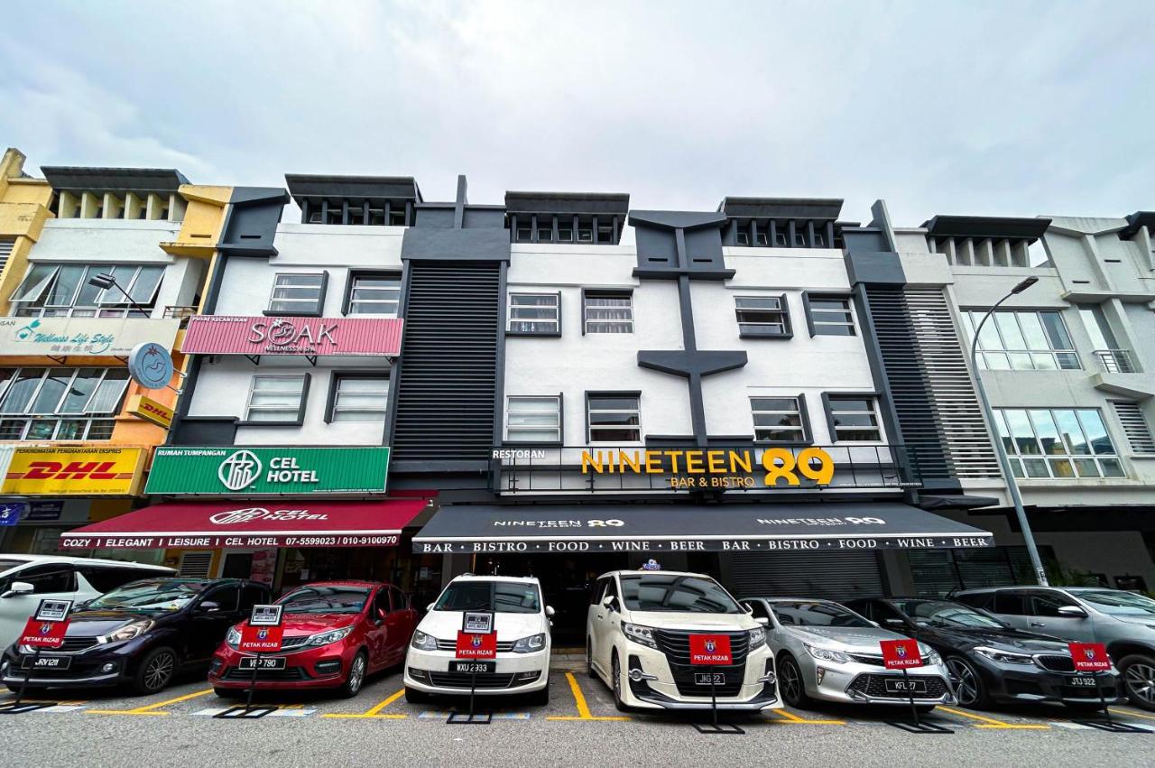 Cel Hotel Skudai Bagian luar foto