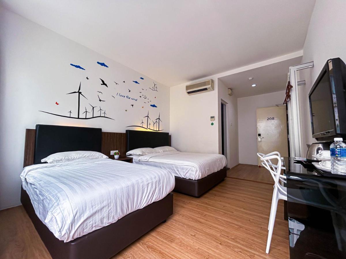 Cel Hotel Skudai Bagian luar foto