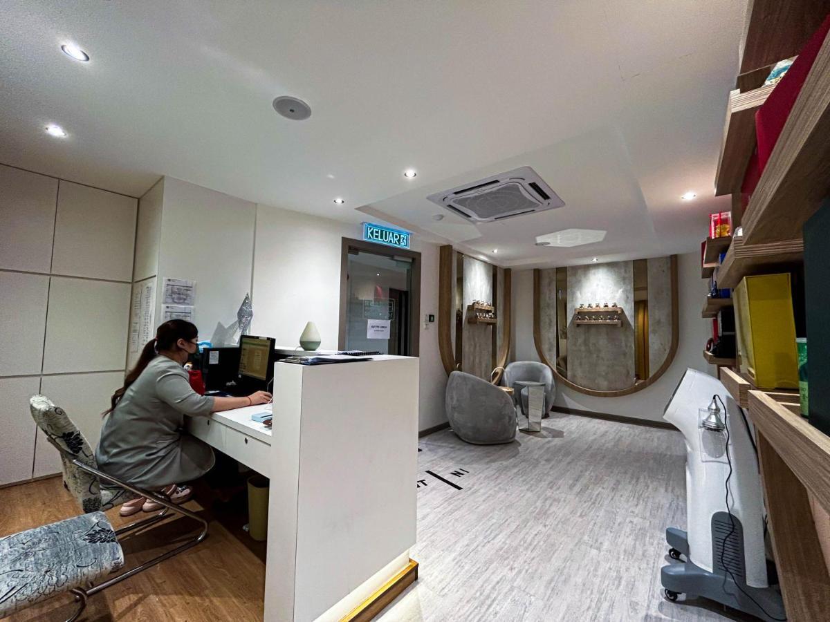 Cel Hotel Skudai Bagian luar foto