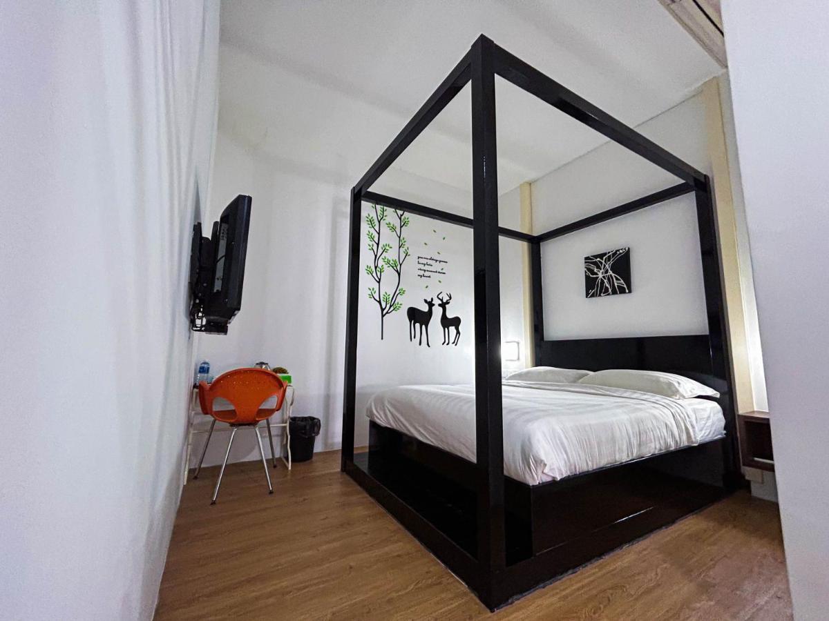 Cel Hotel Skudai Bagian luar foto