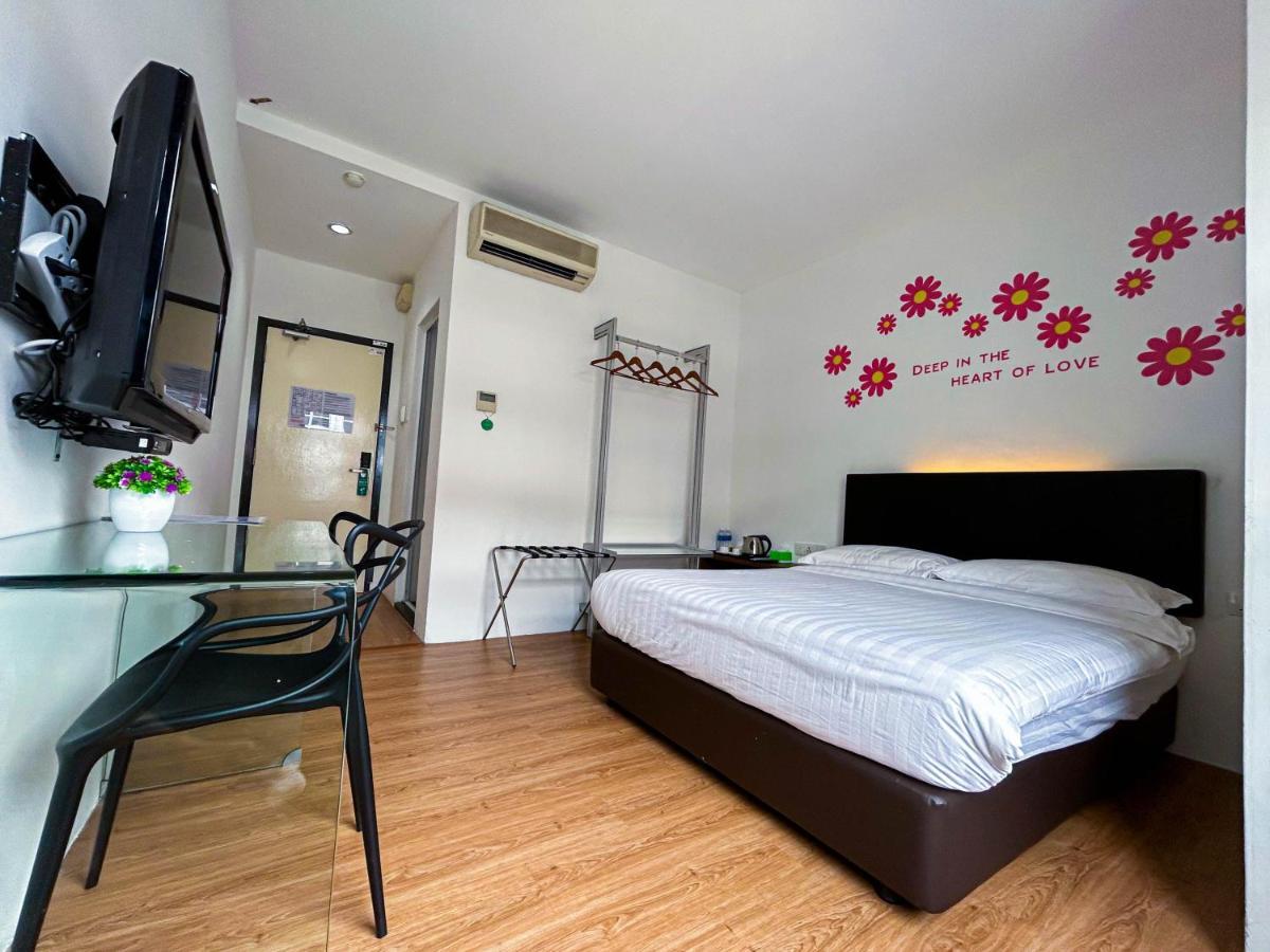 Cel Hotel Skudai Bagian luar foto