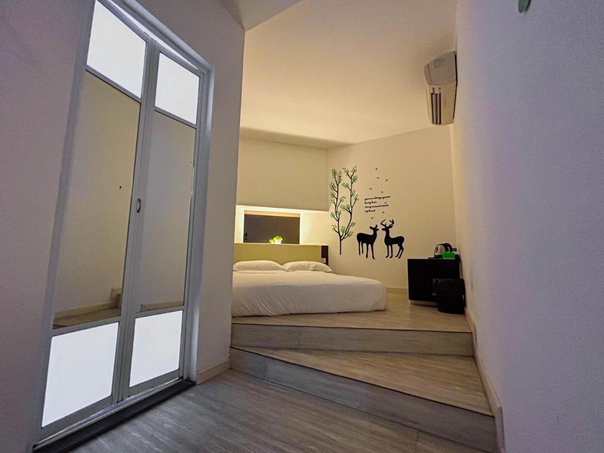 Cel Hotel Skudai Bagian luar foto